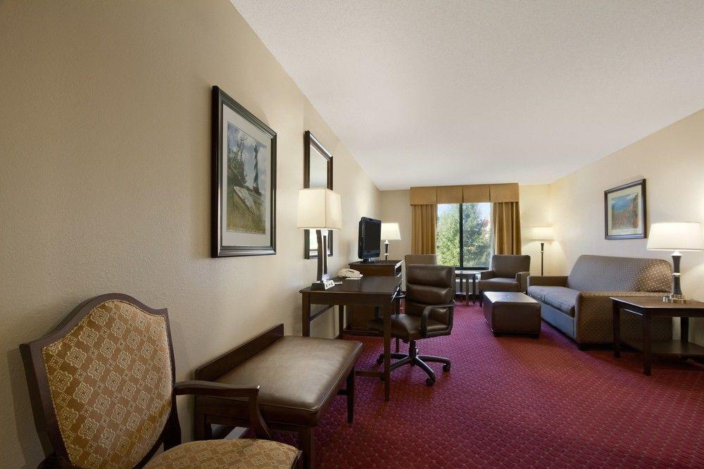 Spark By Hilton Hotel