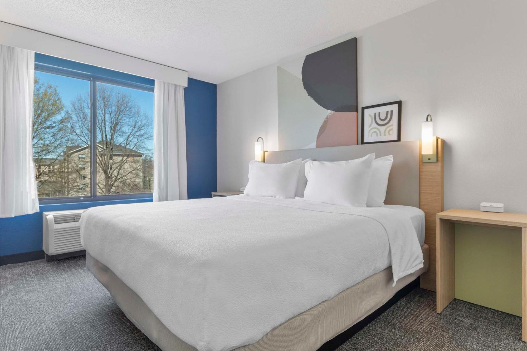 Spark By Hilton Hotel 3*